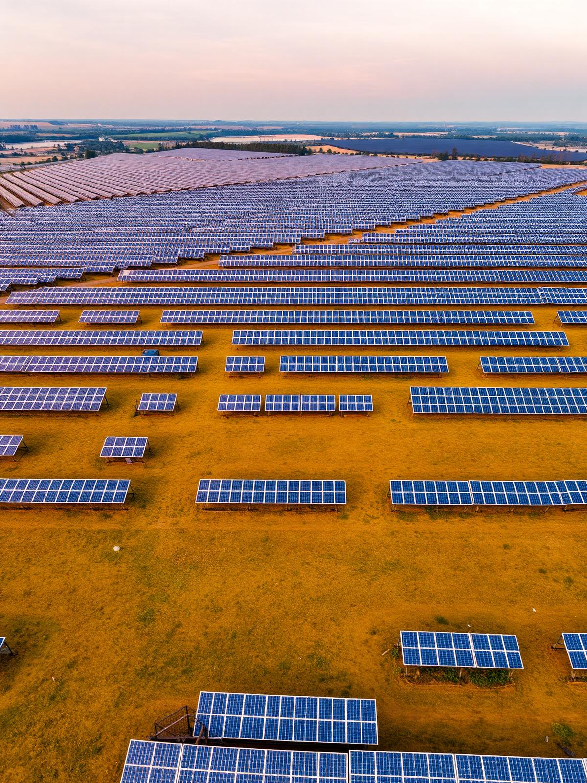 Parco fotovoltaico utility scale visto dall'alto